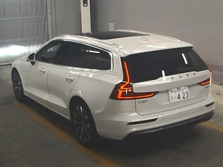 VOLVO V60 2023