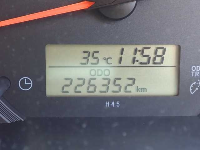 TOYOTA HIACE VAN 2016