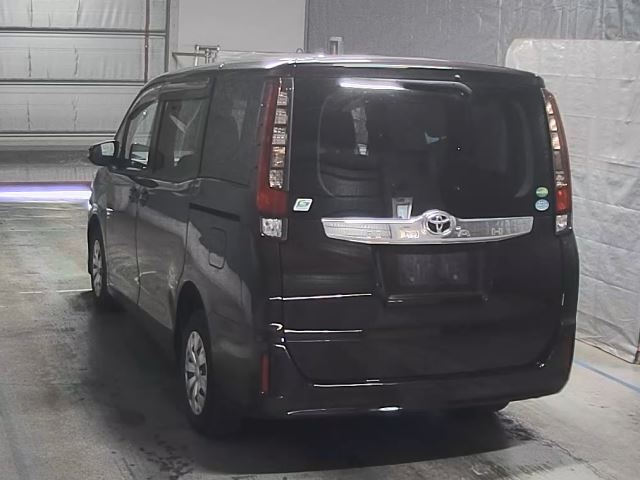 TOYOTA NOAH 2015