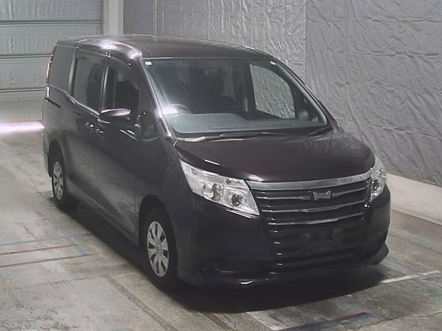 TOYOTA NOAH 2015