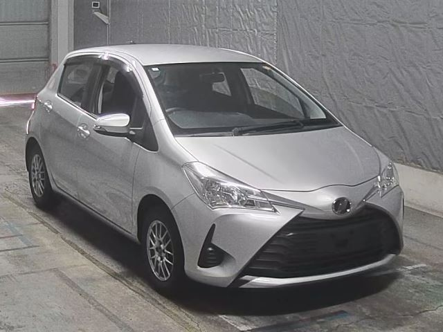TOYOTA VITZ 2019
