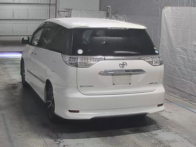 TOYOTA ESTIMA 2015