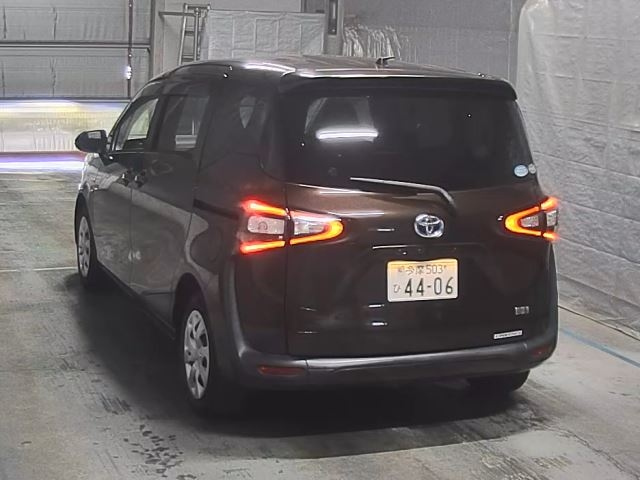 TOYOTA SIENTA 2015