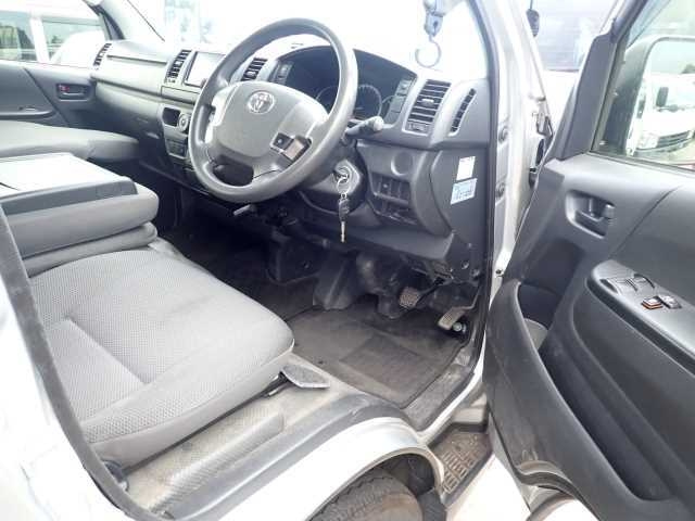 TOYOTA HIACE VAN 2019