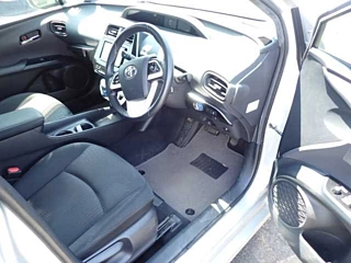 TOYOTA PRIUS 2017