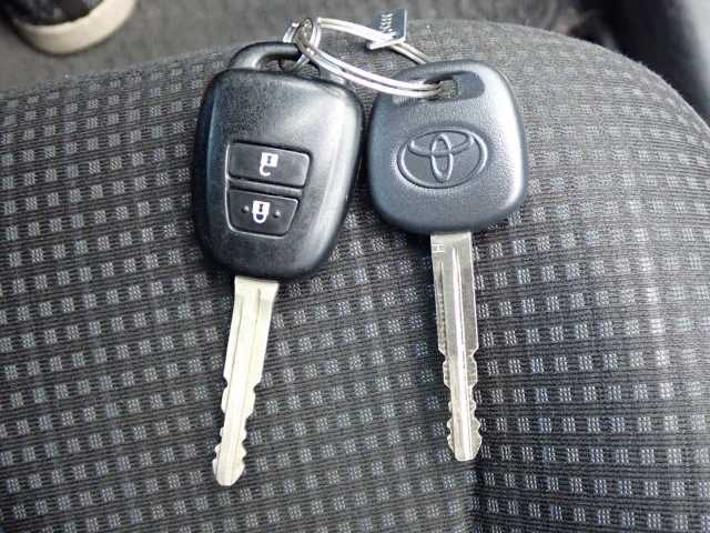 TOYOTA VITZ 2018