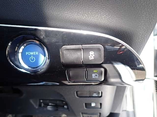 TOYOTA PRIUS 2021
