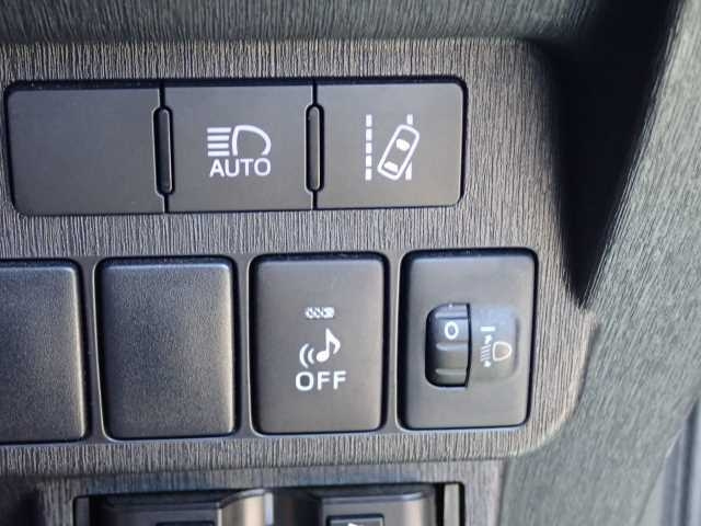 TOYOTA PRIUS ALPHA 2018