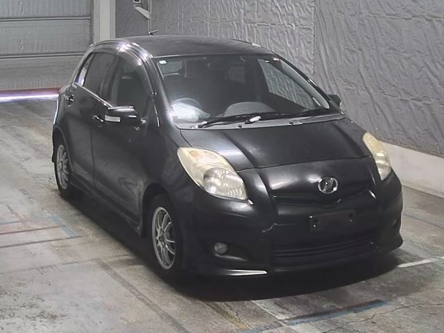TOYOTA VITZ 2010