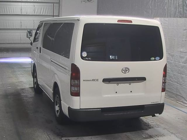 TOYOTA HIACE VAN 2019