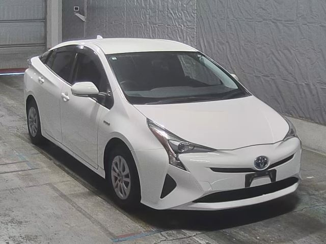TOYOTA PRIUS 2018