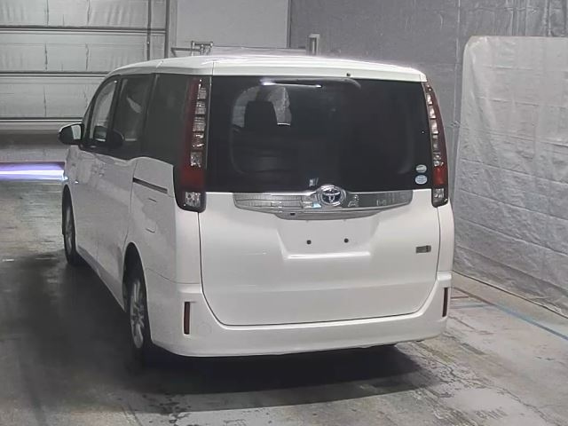 TOYOTA NOAH 2017