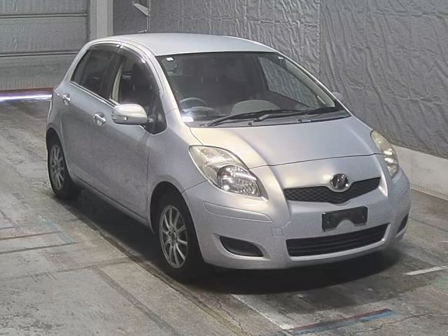 TOYOTA VITZ 2010