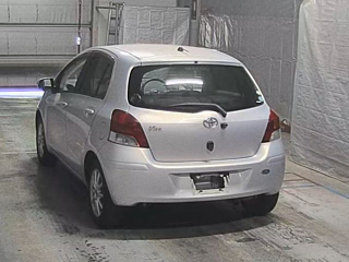 TOYOTA VITZ 2010