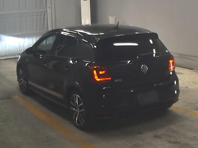 VOLKSWAGEN POLO 2016