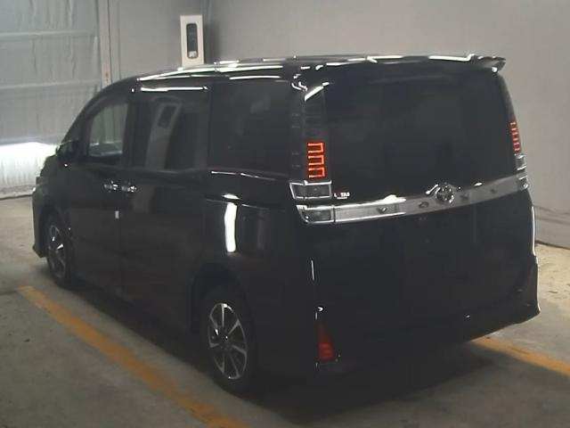 TOYOTA VOXY 2021