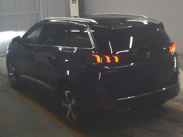 PEUGEOT 5008 2021