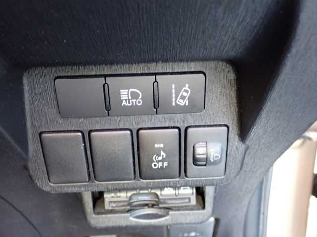 TOYOTA PRIUS ALPHA 2019