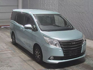 TOYOTA NOAH 2015