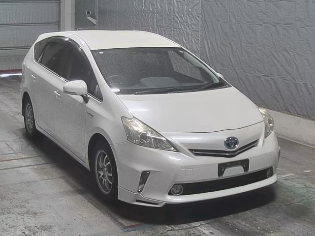 TOYOTA PRIUS ALPHA 2012