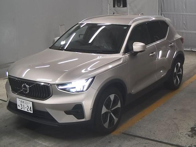 VOLVO XC40 2024