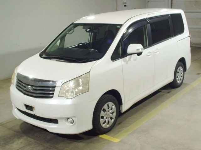 TOYOTA NOAH 2012