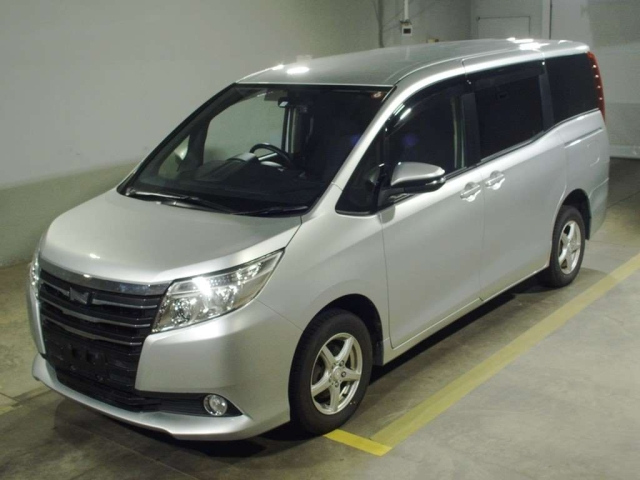 TOYOTA NOAH 2015