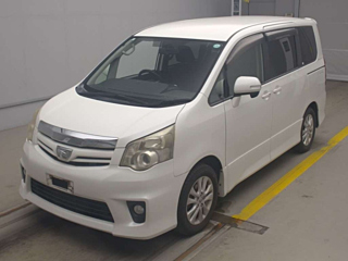TOYOTA NOAH 2011
