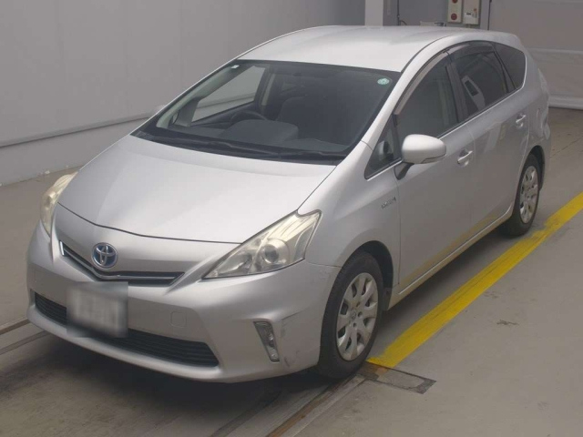 TOYOTA PRIUS ALPHA 2013