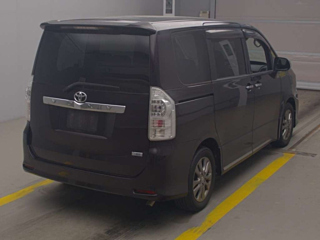 TOYOTA VOXY 2011