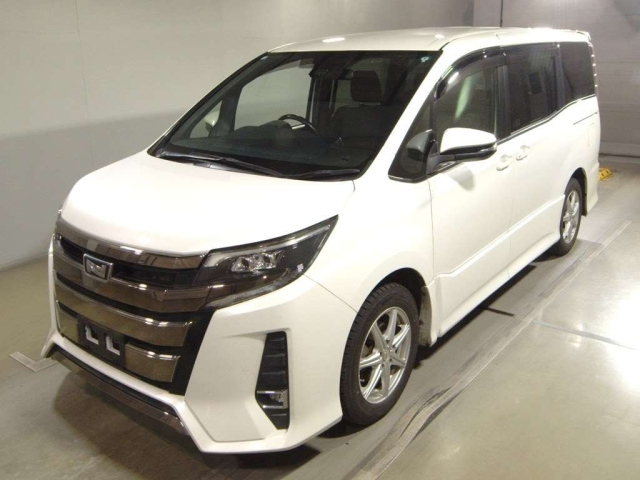 TOYOTA NOAH 2018