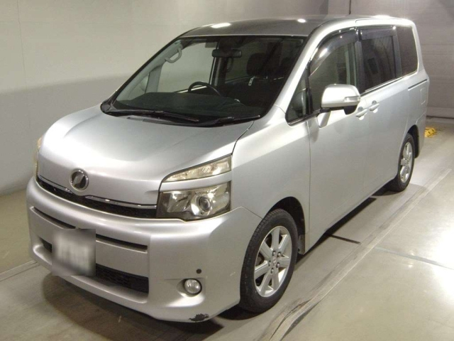 TOYOTA VOXY 2010