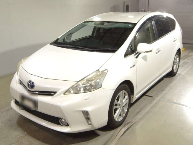 TOYOTA PRIUS ALPHA 2014