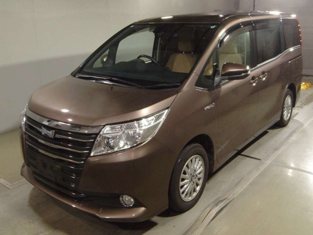 TOYOTA NOAH 2017