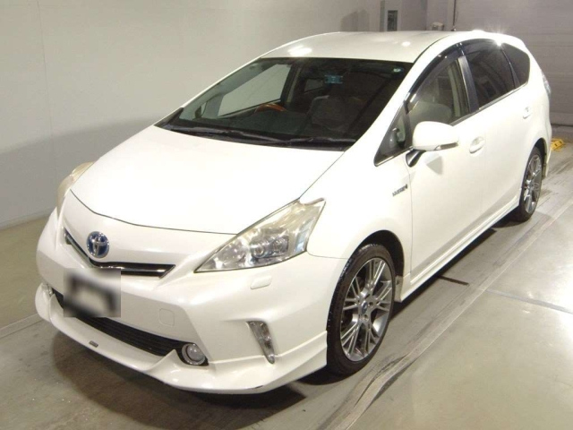 TOYOTA PRIUS ALPHA 2012
