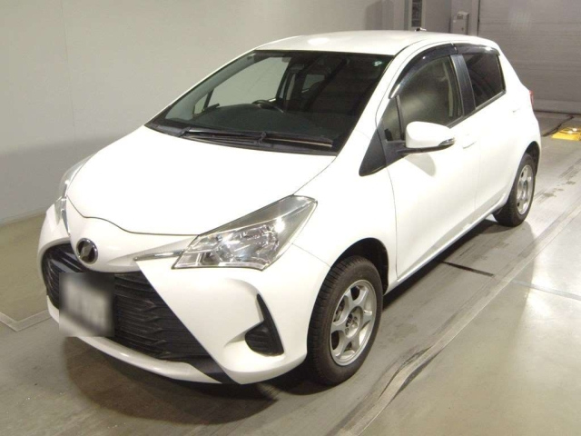 TOYOTA VITZ 2017