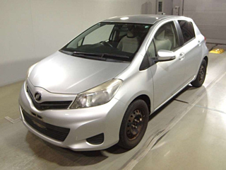 TOYOTA VITZ 2013