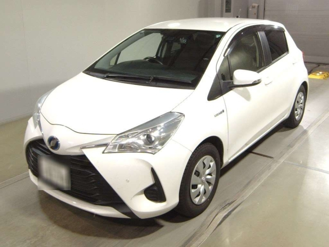 TOYOTA VITZ 2019