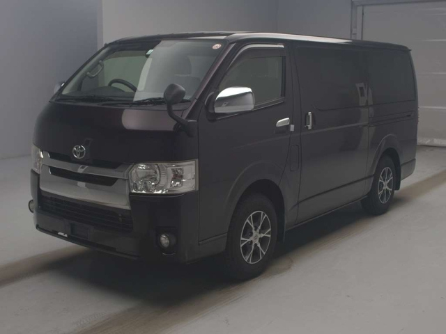 TOYOTA HIACE VAN