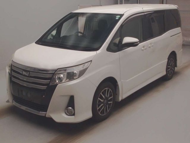 TOYOTA NOAH 2014