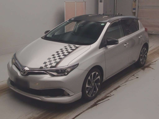 TOYOTA AURIS 2016