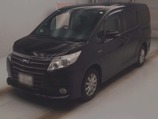 TOYOTA NOAH 2015