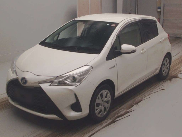 TOYOTA VITZ 2018