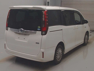 TOYOTA NOAH 2014