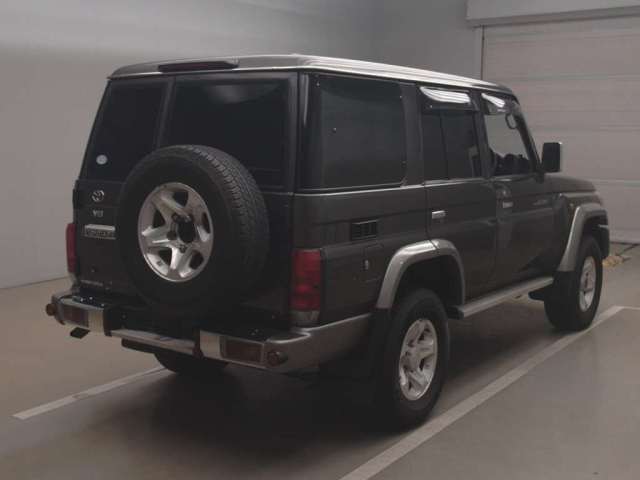 TOYOTA LAND CRUISER 2015
