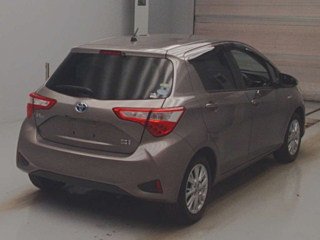 TOYOTA VITZ 2017