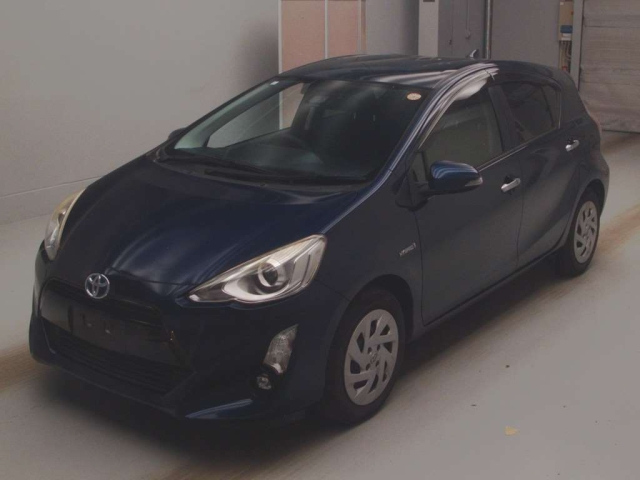 TOYOTA AQUA 2017