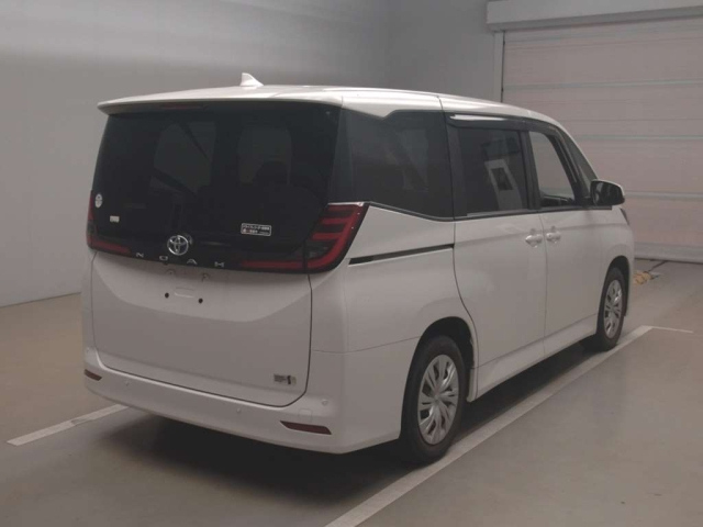 TOYOTA NOAH 2022