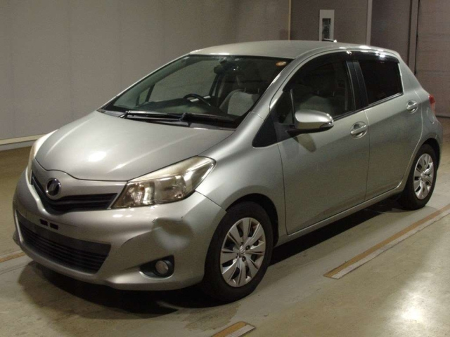 TOYOTA VITZ 2011