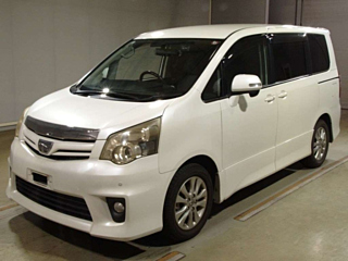 TOYOTA NOAH 2010